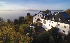 Burghaus&Villa Kronenburg